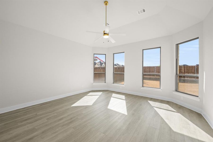 Spacious, unfurnished interior of a new home in The Retreat - Phase 1, Waxahachie (Image 28).