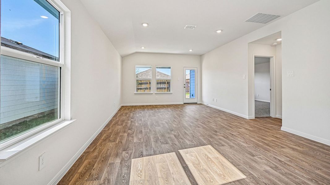 Spacious, unfurnished interior of a new home in Southgrove, Kyle (Image 20).
