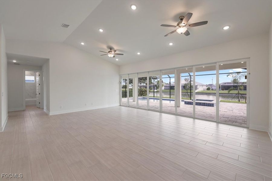 Spacious, unfurnished interior of a new home in Cape Coral, Cape Coral (Image 29).