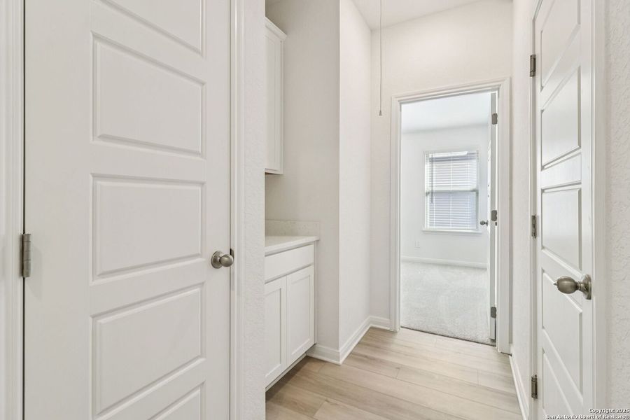 Spacious, unfurnished interior of a new home in Catalina, Converse (Image 27).