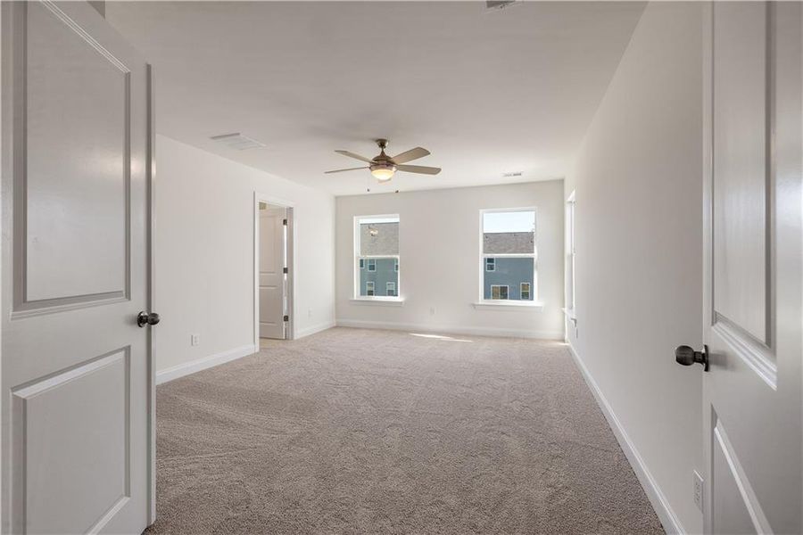 Spacious, unfurnished interior of a new home in Villas at Dawsonville, Dawsonville (Image 26).