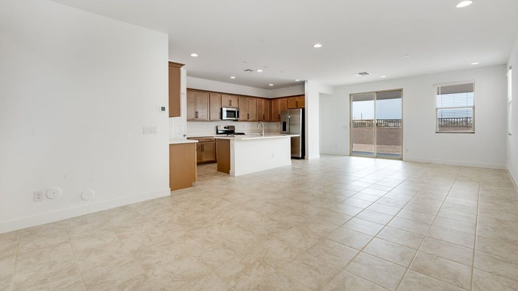 Spacious, unfurnished interior of a new home in Combs Ranch, San Tan Valley (Image 17).