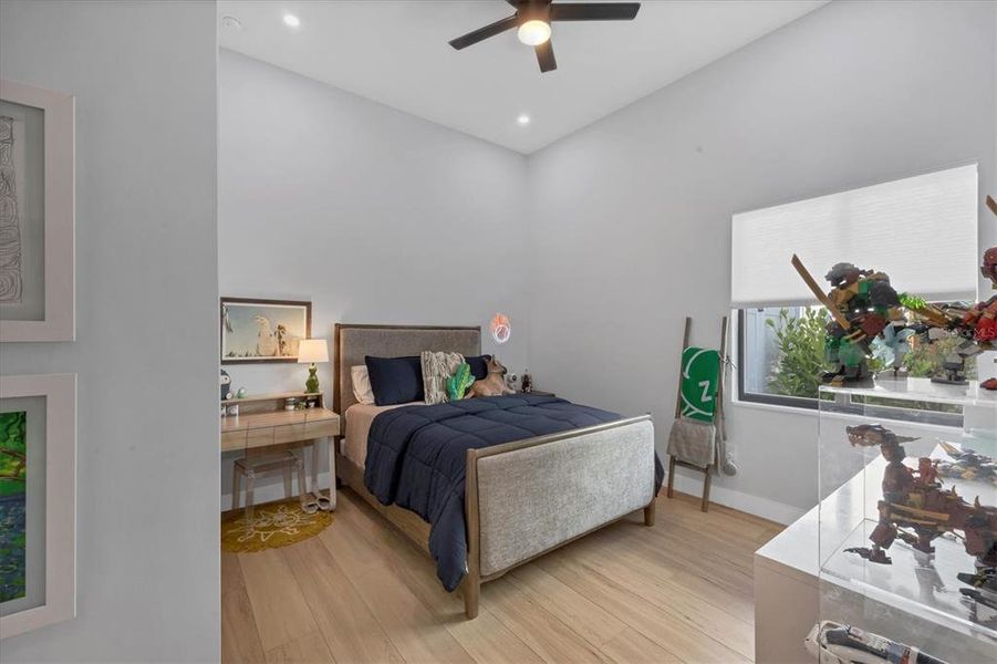 Furnished interior view inside a new home in , Sarasota (Image 19).