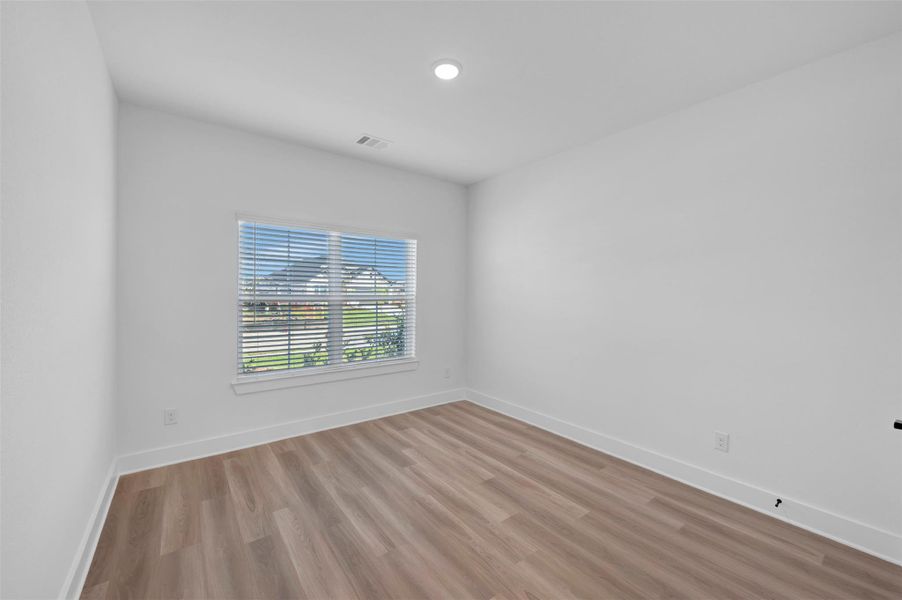 Spacious, unfurnished interior of a new home in Lago Mar, Santa Fe (Image 15).
