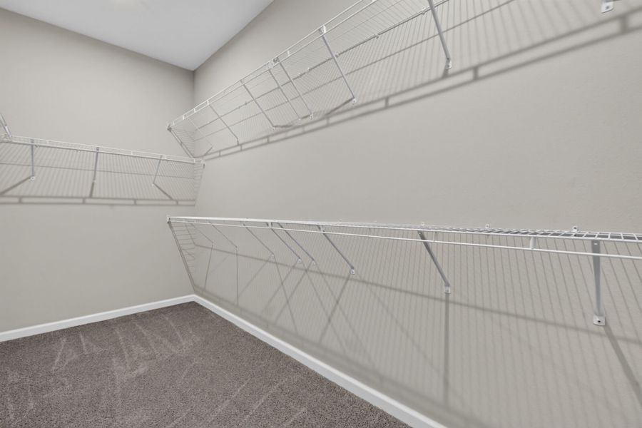 Spacious, unfurnished interior of a new home in Pasadena Ridge Master, Dade City (Image 15).