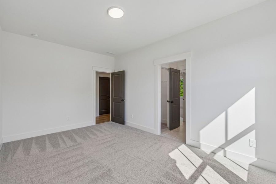 Spacious, unfurnished interior of a new home in White Post on Lake Lanier, Gainesville (Image 46). Spacious, unfurnished interior of a new home in White Post on Lake Lanier, Gainesville (Image 46).