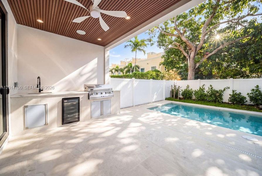 Exterior details and patio area of a home in , Fort Lauderdale (Image 36).