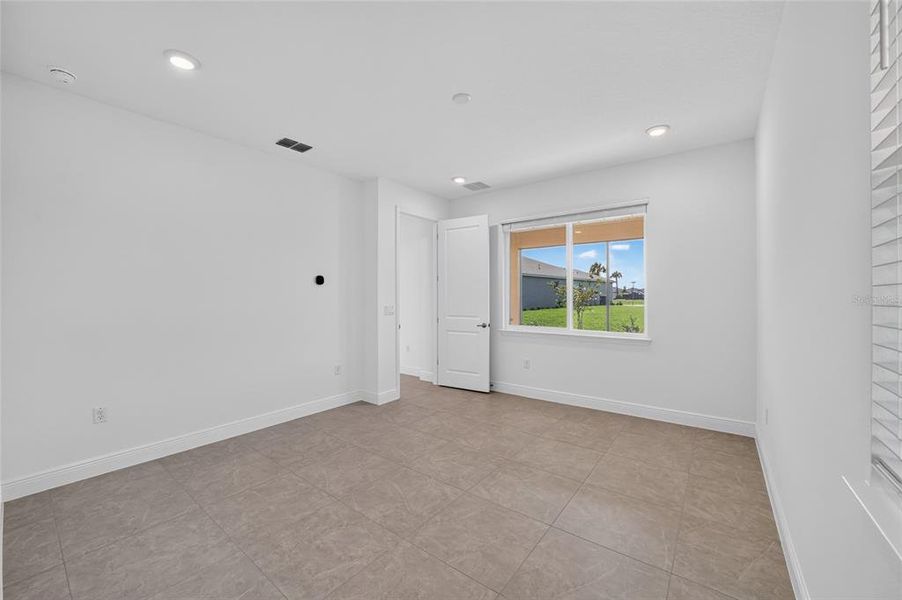 Spacious, unfurnished interior of a new home in , Ocala (Image 43).