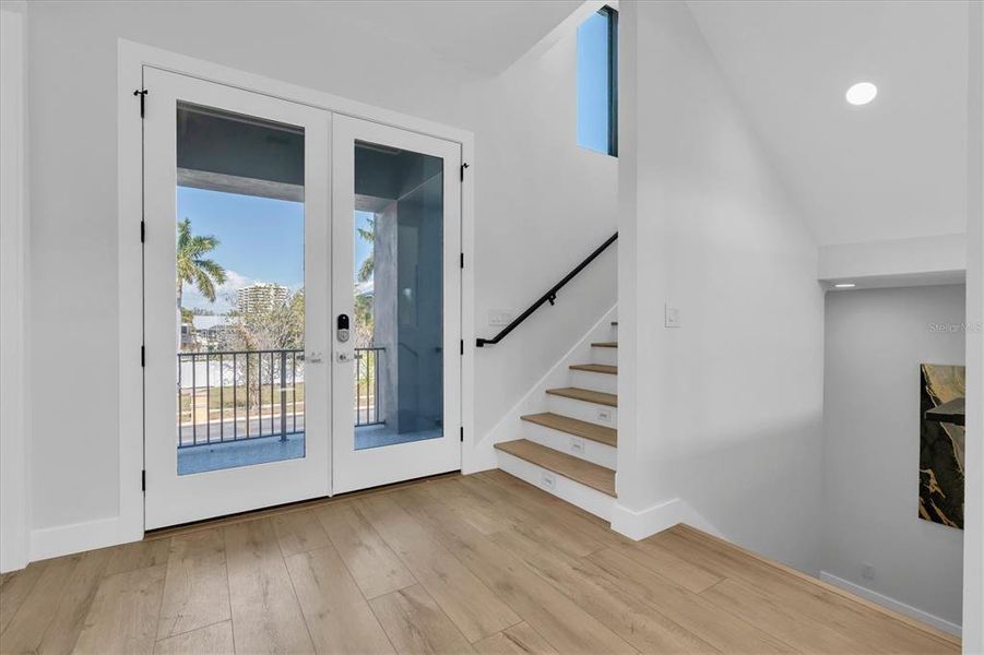 Spacious, unfurnished interior of a new home in , St. Petersburg (Image 20).