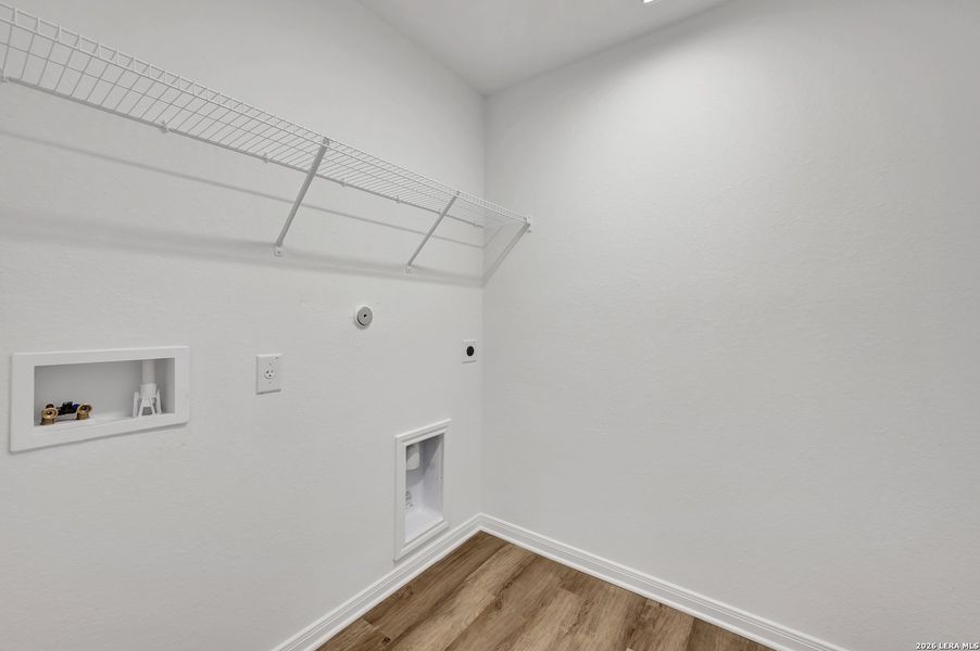 Spacious, unfurnished interior of a new home in Greenspoint Heights, Seguin (Image 32).