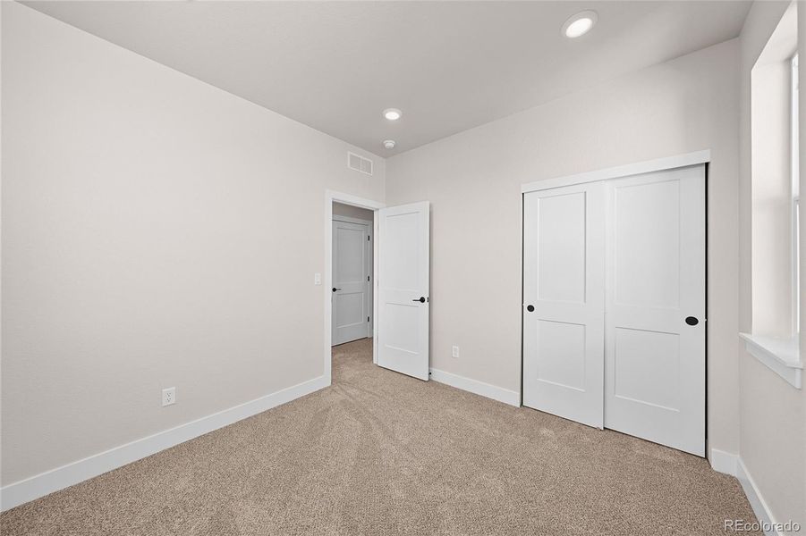 Spacious, unfurnished interior of a new home in Duet at Sterling Ranch, Littleton (Image 16).