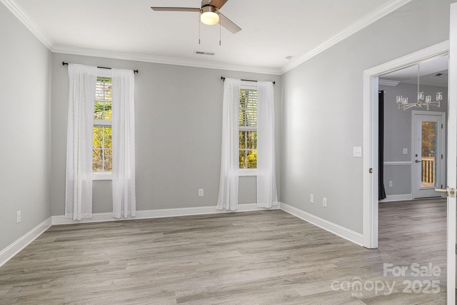 Beautiful primary bedroom!