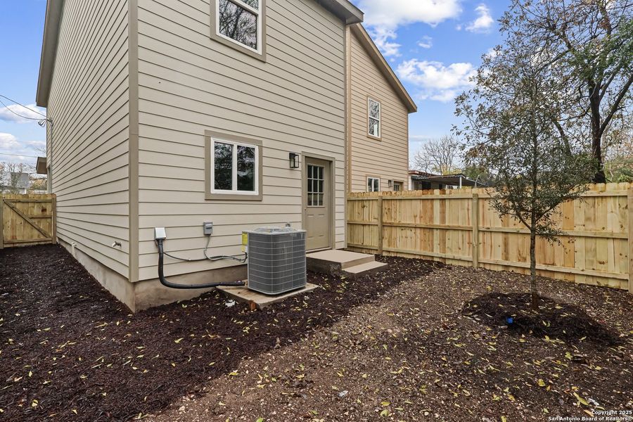 Exterior details and patio area of a home in , San Antonio (Image 17).