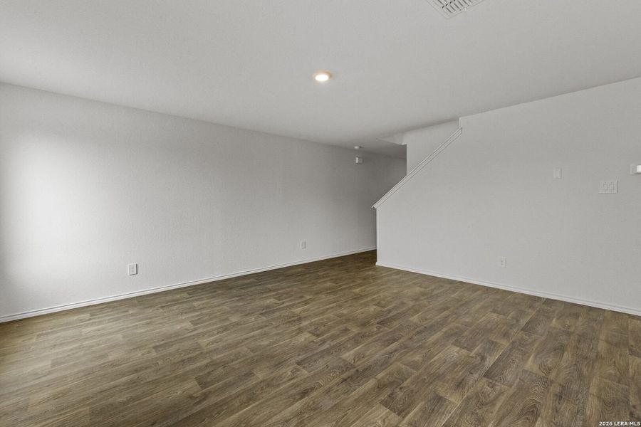 Spacious, unfurnished interior of a new home in Avenida, Converse (Image 22).