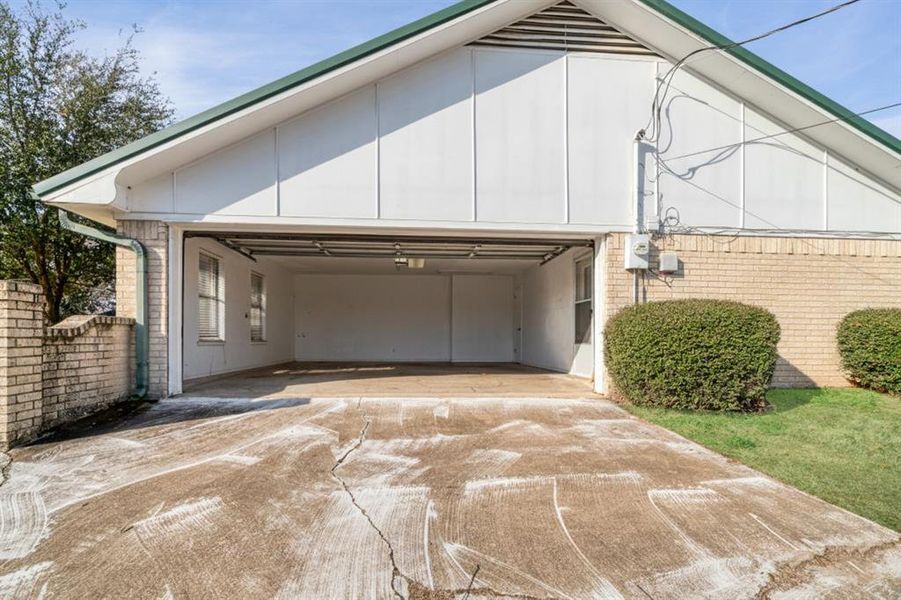 Exterior details and patio area of a home in , Paris (Image 15).