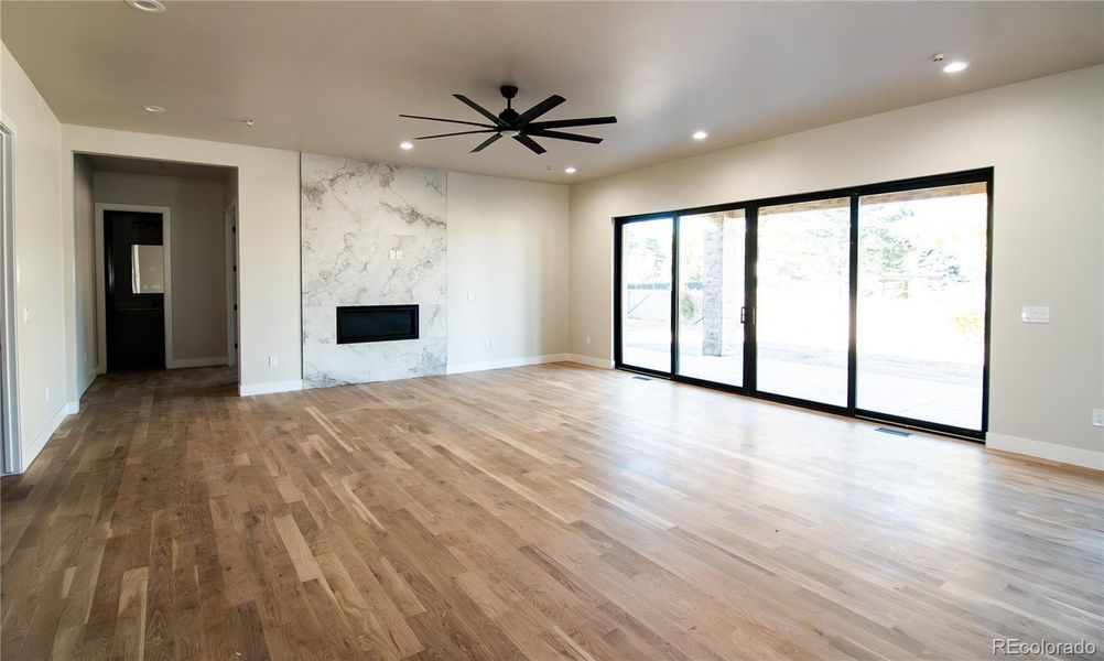 Spacious, unfurnished interior of a new home in , Lakewood (Image 16).