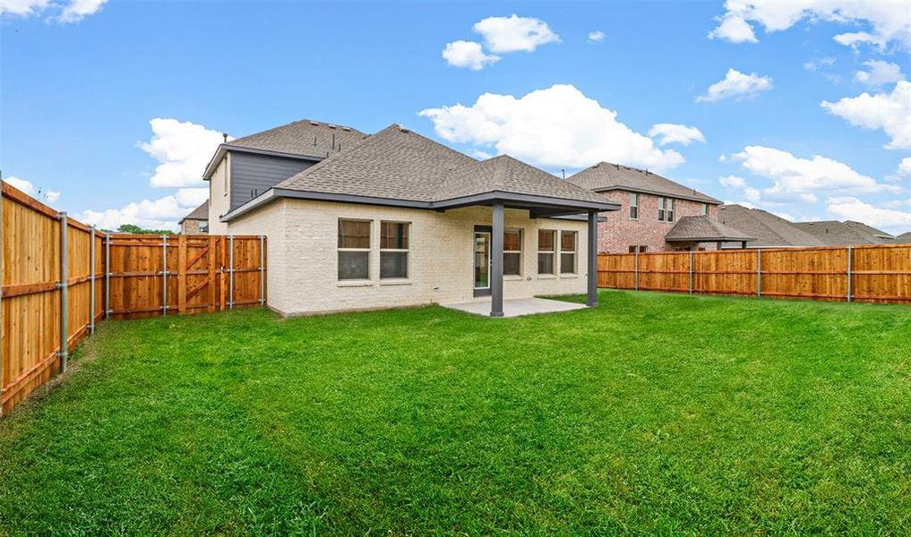 Exterior details and patio area of a home in Rolling Ridge, Van Alstyne (Image 2). Exterior details and patio area of a home in Rolling Ridge, Van Alstyne (Image 2).