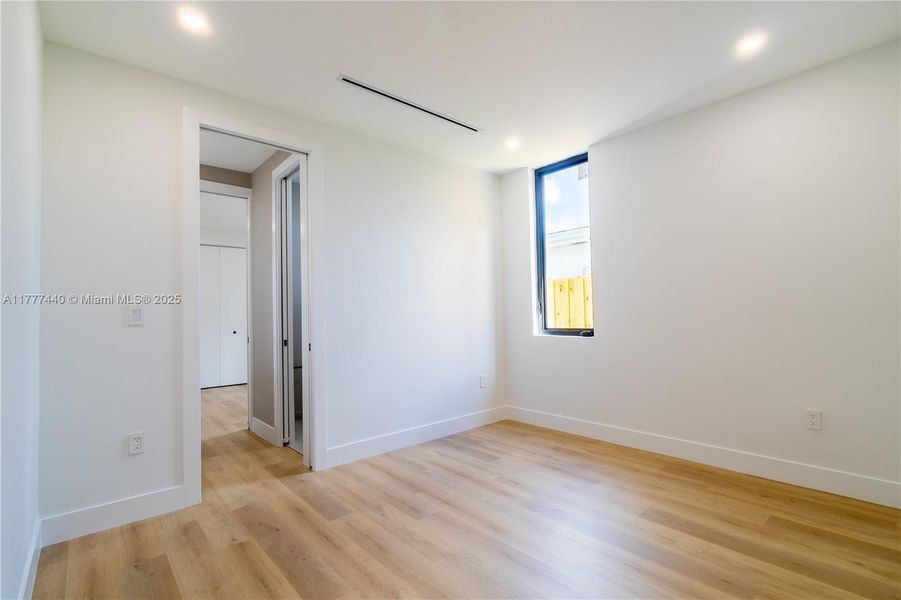 Spacious, unfurnished interior of a new home in , Miami (Image 17).