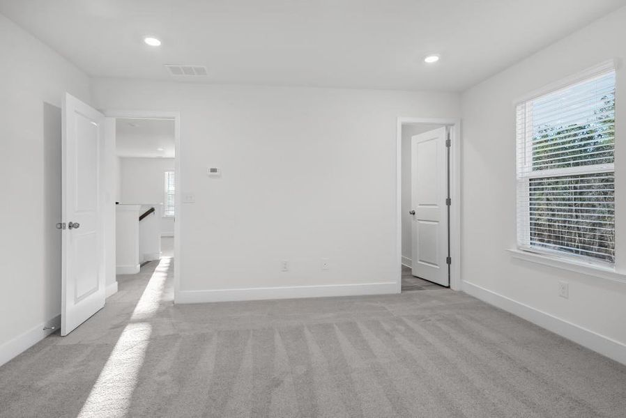 Spacious, unfurnished interior of a new home in Shadow Creek, Jackson (Image 20).