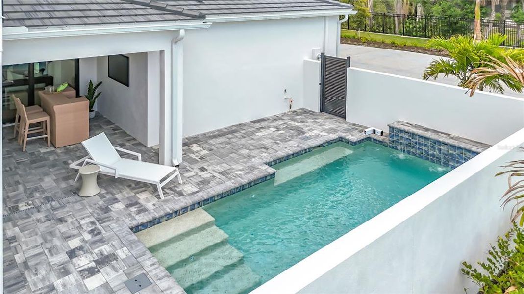 Exterior details and patio area of a home in , Bradenton (Image 30).