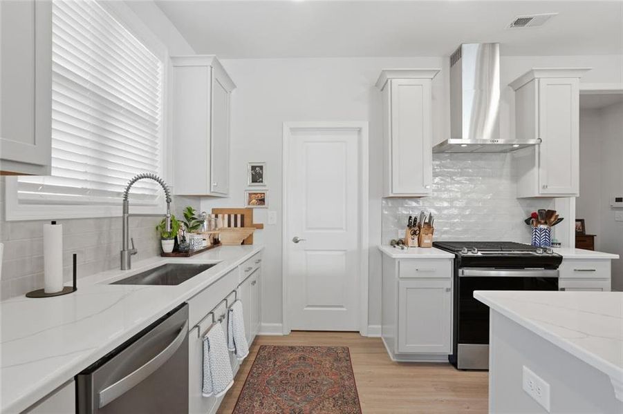Furnished interior view inside a new home in Avenbrook, Mableton (Image 7).