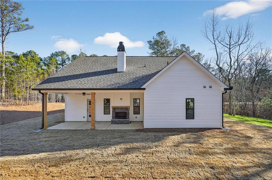 Exterior details and patio area of a home in , Silver Creek (Image 28).