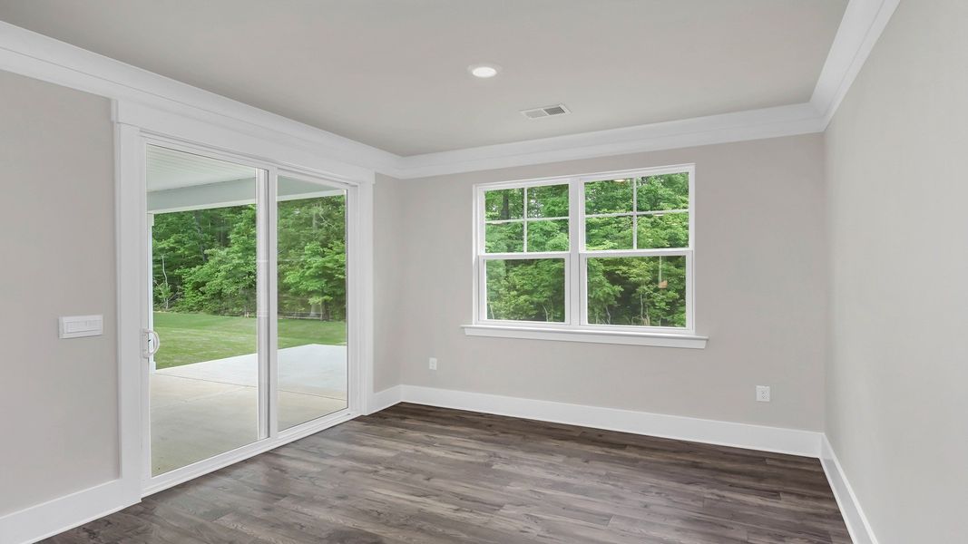 Spacious, unfurnished interior of a new home in Cross Creek, Lexington (Image 15).