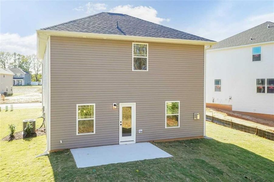 Exterior details and patio area of a home in Thunder Ridge, Dawsonville (Image 16).