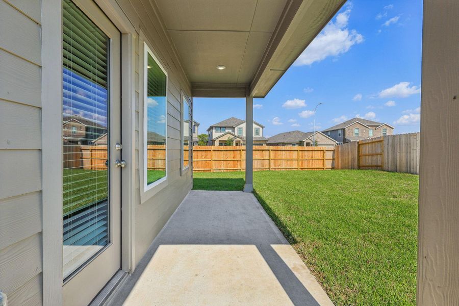 Photo is not of the actual home, but is an inspirational photo of builder’s model home and may depict options, furnishings, and/or decorator features that are not included Photo is not of the actual home, but is an inspirational photo of builder’s model home and may depict options, furnishings, and/or decorator features that are not included