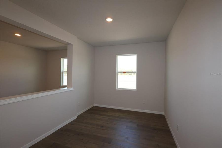 Spacious, unfurnished interior of a new home in Eastlyn, Bradenton (Image 12).