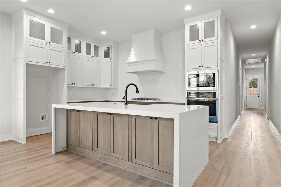 Furnished interior view inside a new home in , Waco (Image 4).