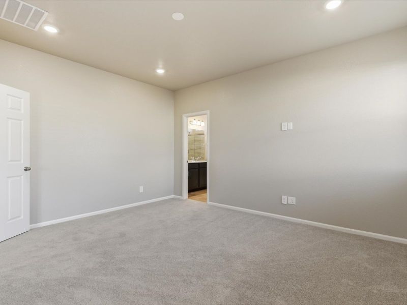 Spacious, unfurnished interior of a new home in Buffalo Highlands: The Canyon Collection, Commerce City (Image 19).