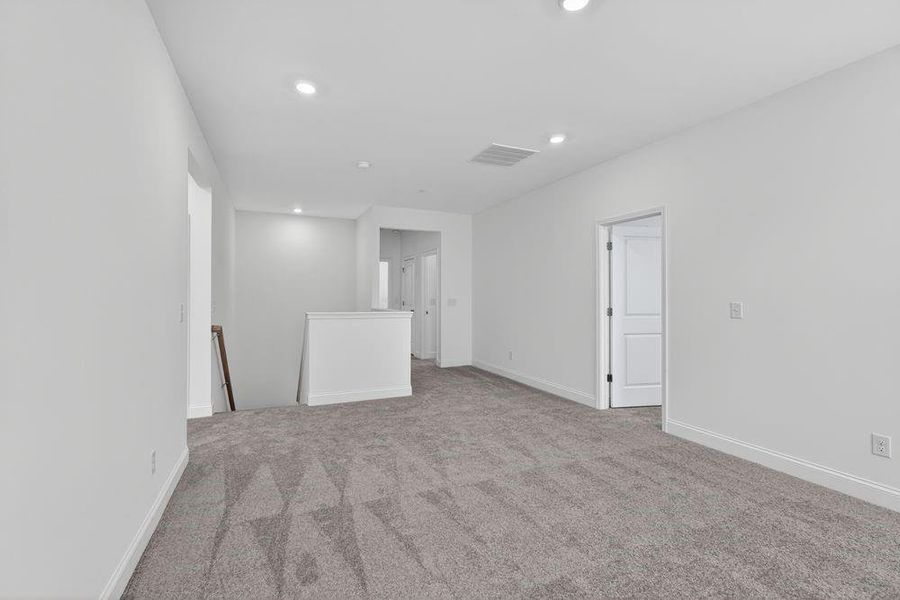 Spacious, unfurnished interior of a new home in Bailey Fence, Dacula (Image 42).
