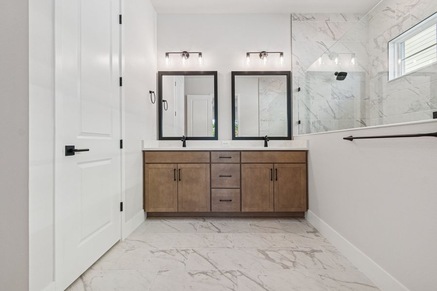 The Sandbank - Owner's Bath