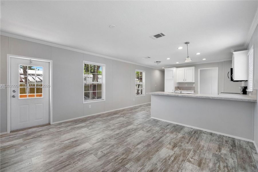 Spacious, unfurnished interior of a new home in , Dania Beach (Image 25).
