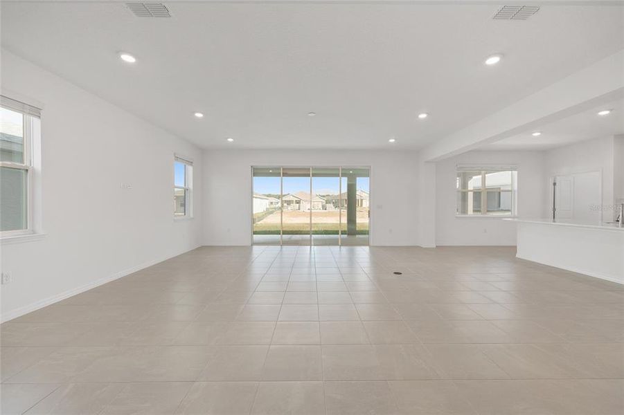 Spacious, unfurnished interior of a new home in Calesa Township, Ocala (Image 31).