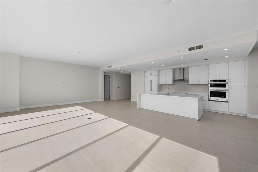 Spacious, unfurnished interior of a new home in , St. Petersburg (Image 26).