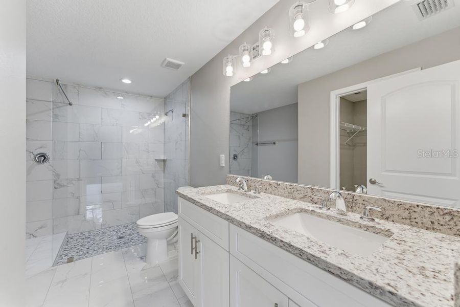 Furnished interior view inside a new home in , Ocklawaha (Image 5).