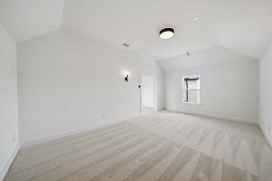 Spacious, unfurnished interior of a new home in Custer Ridge Estates, Allen (Image 39).