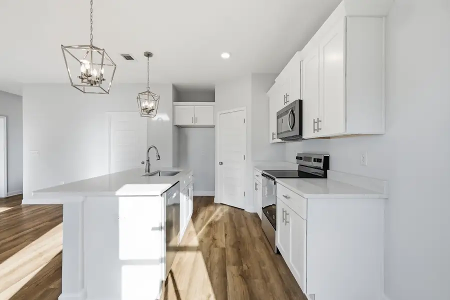 Furnished interior view inside a new home in McCarthy Estates, Defuniak Springs (Image 7).