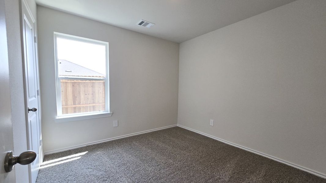 Spacious, unfurnished interior of a new home in Creekside Ranch, Blue Ridge (Image 10).