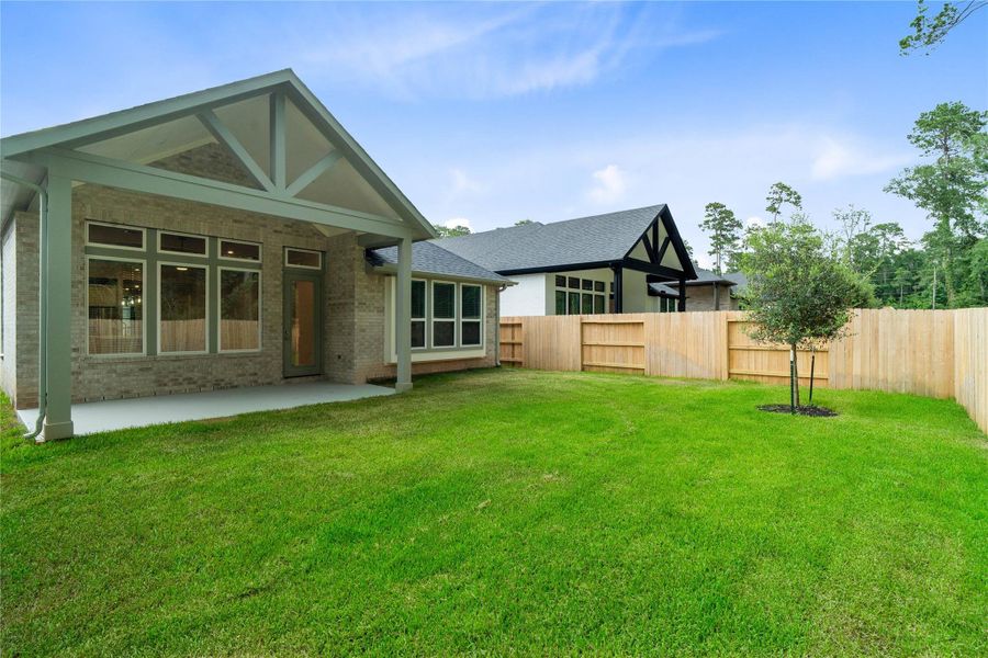 Exterior details and patio area of a home in Madeley Creek, Conroe (Image 2). Exterior details and patio area of a home in Madeley Creek, Conroe (Image 2).