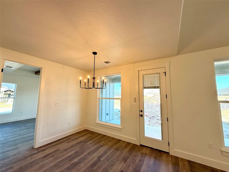 Spacious, unfurnished interior of a new home in , Salado (Image 13).