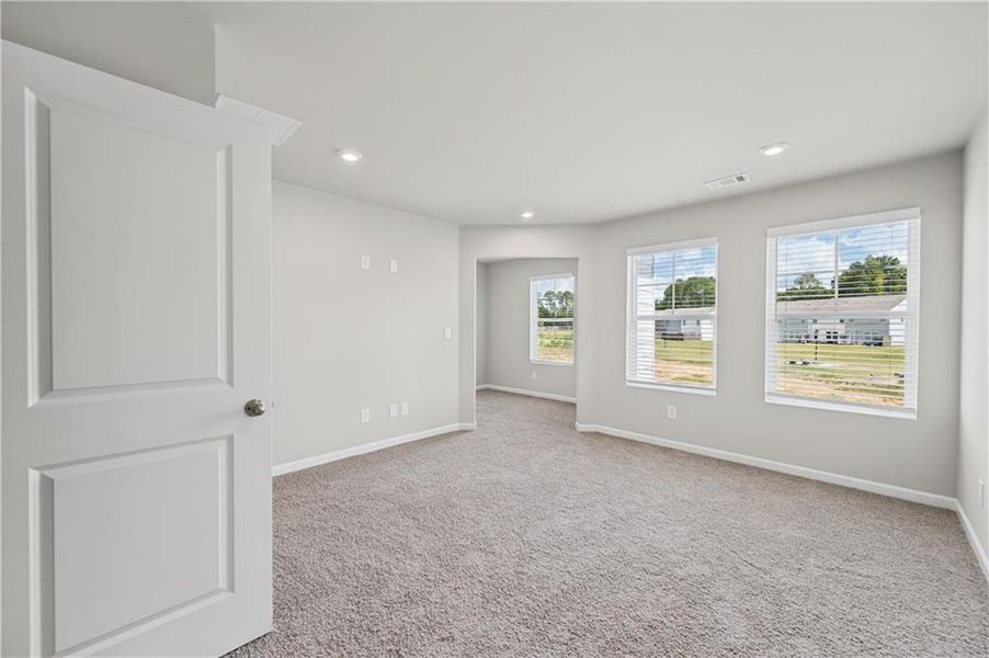 Spacious, unfurnished interior of a new home in Village Green, Adairsville (Image 10).