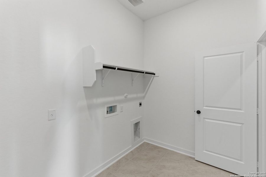 Spacious, unfurnished interior of a new home in The Crossvine – Garden Homes, Schertz (Image 31).