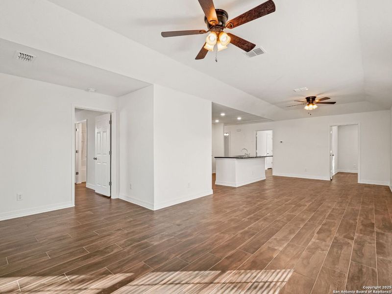 Spacious, unfurnished interior of a new home in , San Antonio (Image 19).
