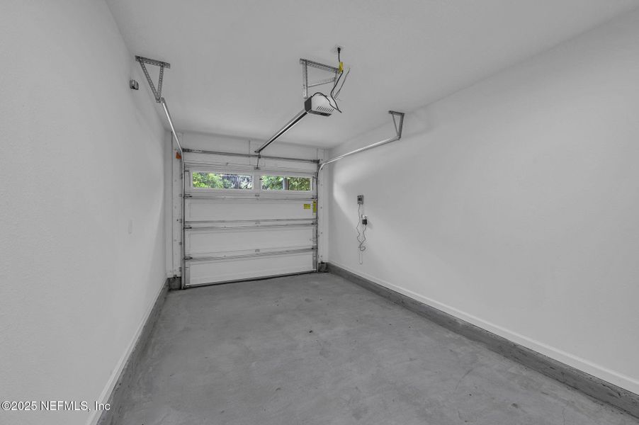 Spacious, unfurnished interior of a new home in , Jacksonville (Image 27). Spacious, unfurnished interior of a new home in , Jacksonville (Image 27).