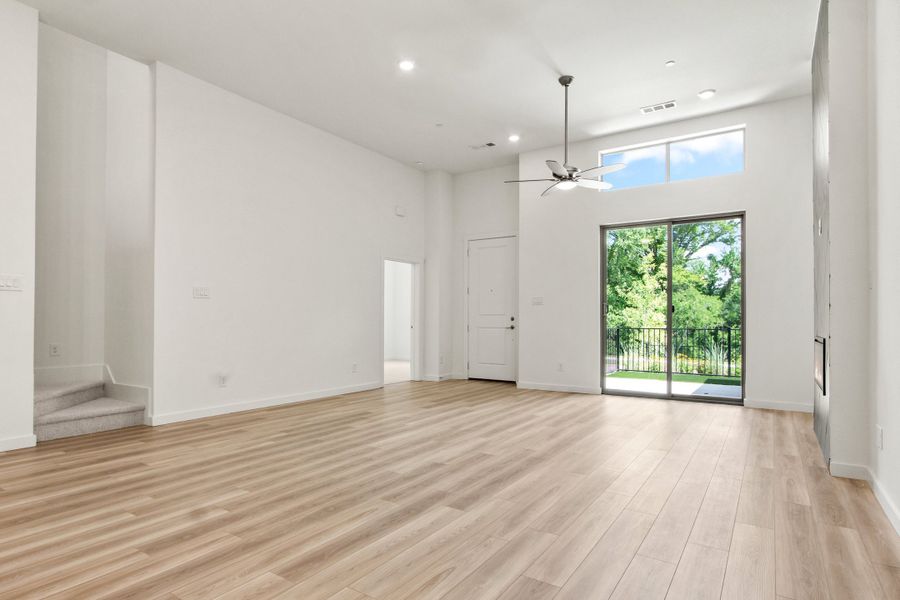 Spacious, unfurnished interior of a new home in Cottonwood Creek, Rowlett (Image 21).