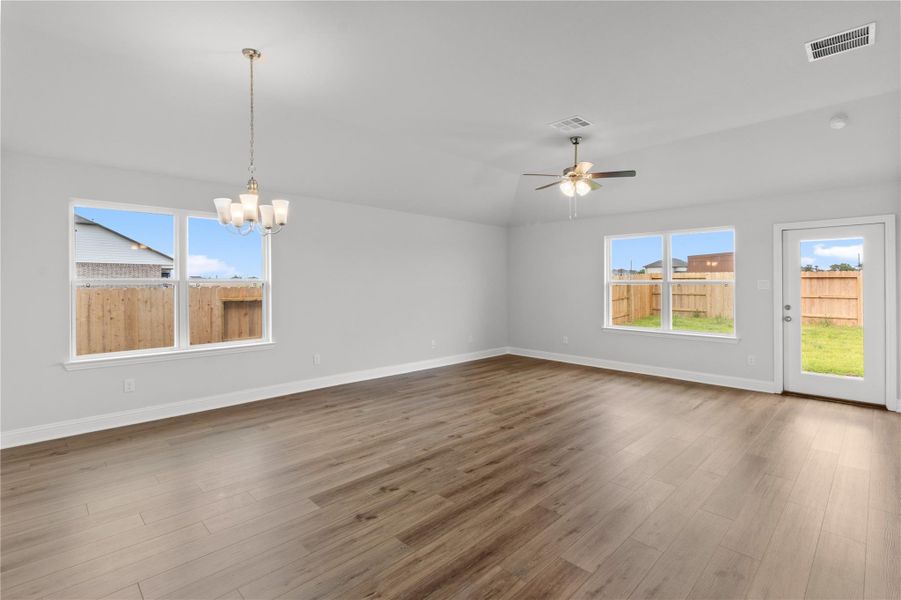 Spacious, unfurnished interior of a new home in River Ranch Trails, Dayton (Image 14).