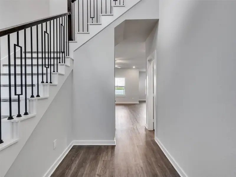 Spacious, unfurnished interior of a new home in Glendale Lakes, Arcola (Image 17).